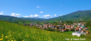 Bedonia, adagiata in una conca della valle del Taro