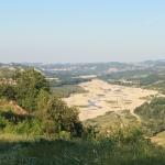 Vista sulla bassa valle sul crinalino di Serravalle