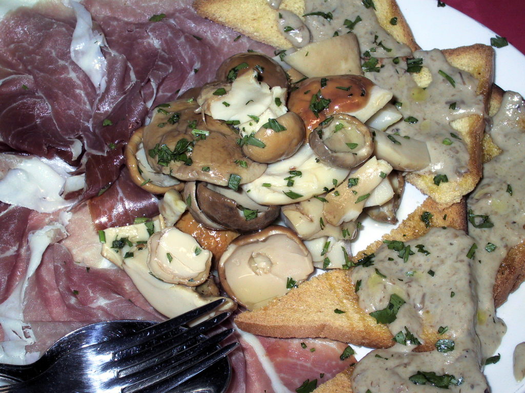 PIATTO FUNGHI ANTIPASTO  e