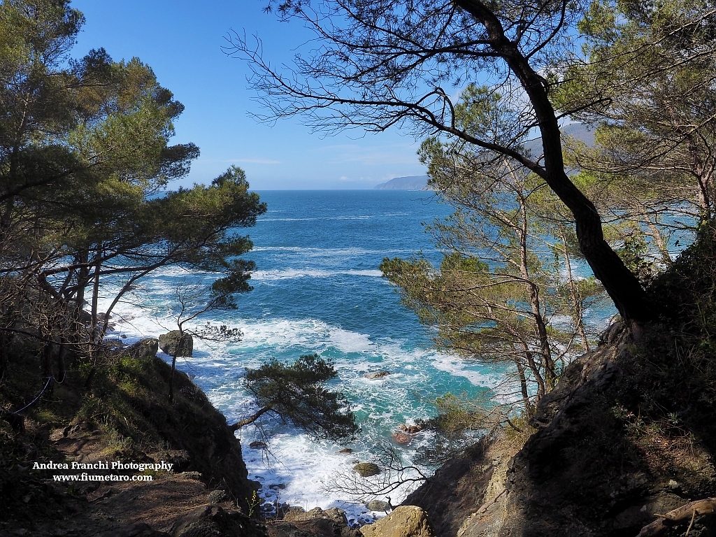 DA FRAMURA A LEVANTO, ATTRAVERSO SPETTACOLARI SENTIERI A PICCO SUL MARE