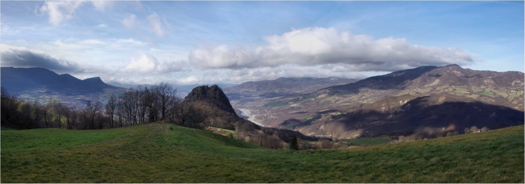 Il groppo di rocca ed il fiume ceno