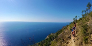 Sentiero a picco sul mare