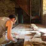 Fasi di recupero del fabbricato principale, riutilizzo antiche piastrelle in cotto copia